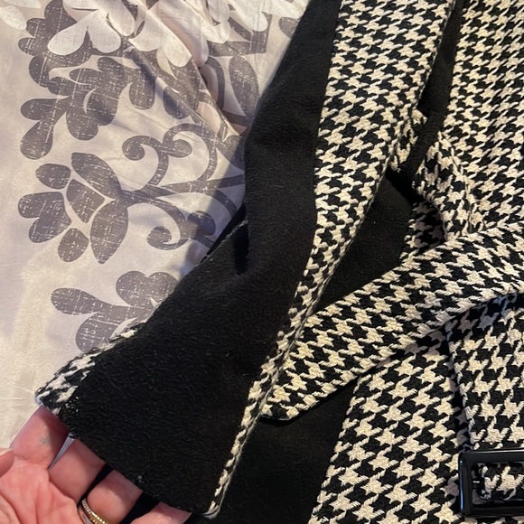 Beautiful woman’s houndstooth black and white coat. Size L. - Picture 8 of 12